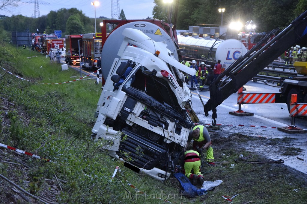 VU Gefahrgut LKW umgestuerzt A 4 Rich Koeln Hoehe AS Gummersbach P471.JPG - Miklos Laubert